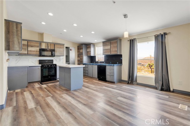 Detail Gallery Image 13 of 50 For 32252 Emerald Rd, Lucerne Valley,  CA 92356 - 4 Beds | 2 Baths