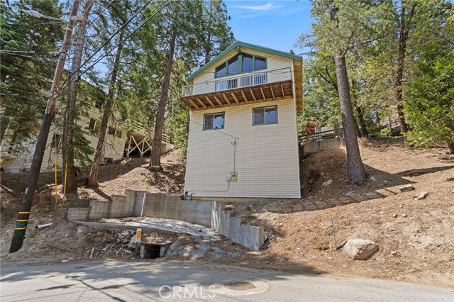 593 Clubhouse, Twin Peaks CA: https://media.crmls.org/medias/29667a64-27c8-4a9a-b35b-031c53fd8351.jpg