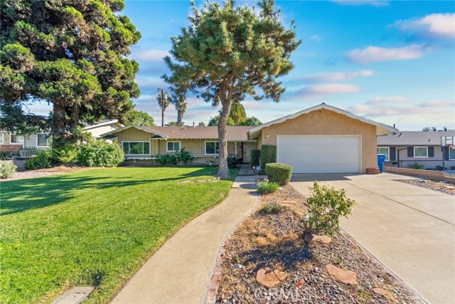 Detail Gallery Image 2 of 24 For 2066 Royalty, Pomona,  CA 91767 - 4 Beds | 2 Baths