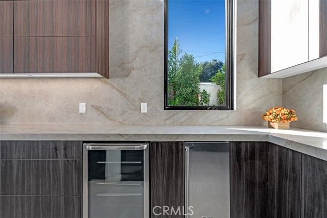 Detail Gallery Image 15 of 50 For 13016 Chandler, Sherman Oaks,  CA 91401 - 6 Beds | 6/1 Baths