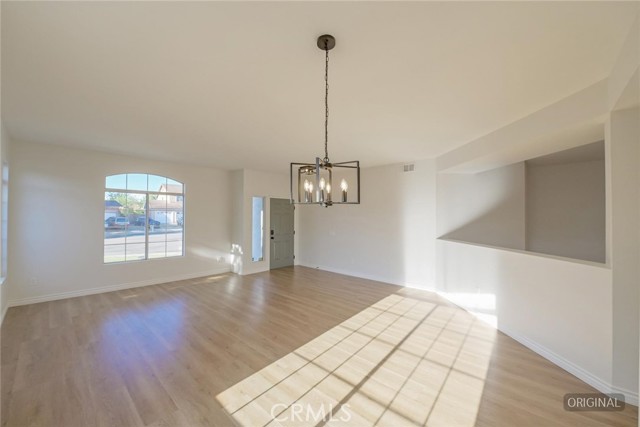 Detail Gallery Image 6 of 30 For 12736 Dorsey Ct, Victorville,  CA 92392 - 4 Beds | 3 Baths