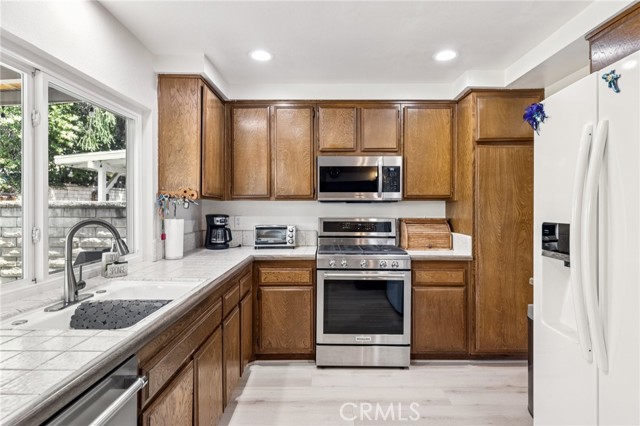 21827 Centurion Way, Saugus CA: https://media.crmls.org/medias/296809b0-7499-472f-b2a5-16df87bd5dfb.jpg