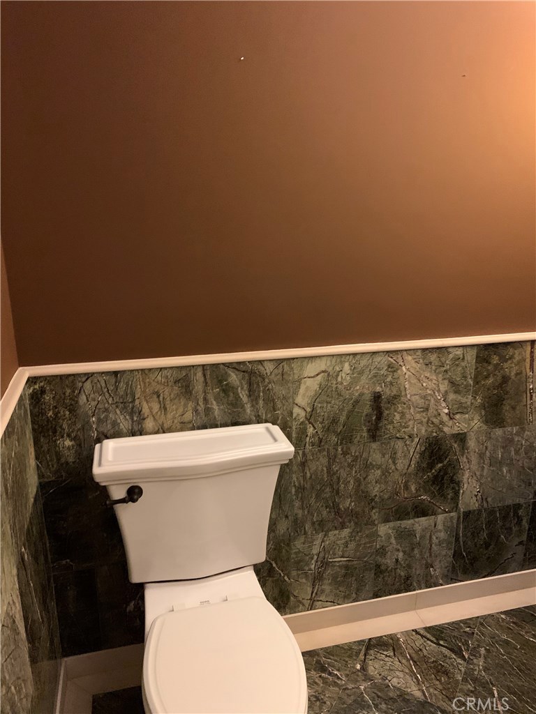 https://media.crmls.org/medias/29686bc6-4968-4ea7-8506-d4cd1032d156.jpg?preset=X-Large