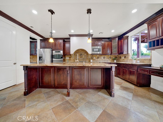 Detail Gallery Image 11 of 62 For 9306 Lily Ave, Fountain Valley,  CA 92708 - 5 Beds | 3/1 Baths