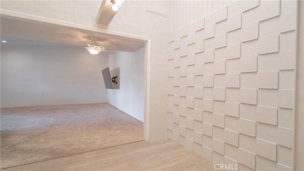 https://media.crmls.org/medias/2969161e-710f-4789-9d35-5a61f4bebf66.jpg?preset=X-Large