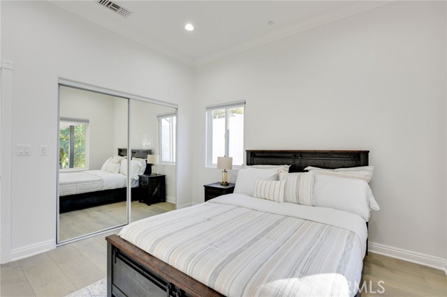 Detail Gallery Image 6 of 29 For 22237 Buena Ventura St, Woodland Hills,  CA 91364 - 3 Beds | 2 Baths