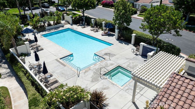 4 Navarre, Irvine CA: https://media.crmls.org/medias/296a64be-85f6-42fe-8df0-137c3bcc94cd.jpg