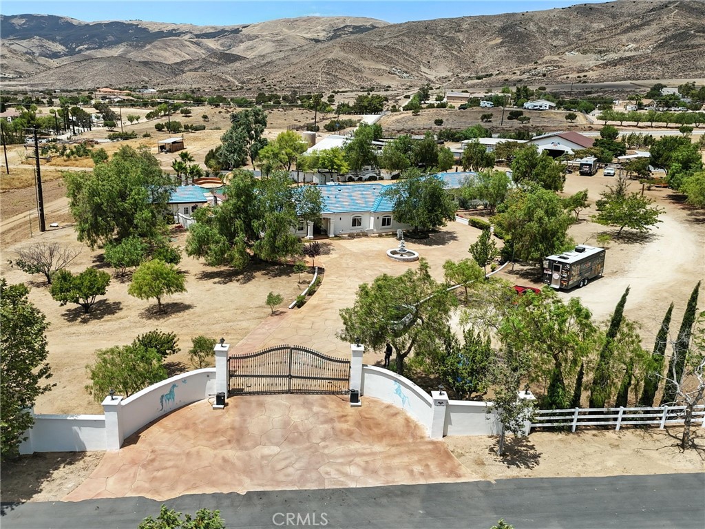 https://media.crmls.org/medias/296c7bbe-2ee6-43c1-8ea3-8c7aa0050d2d.jpg?preset=X-Large