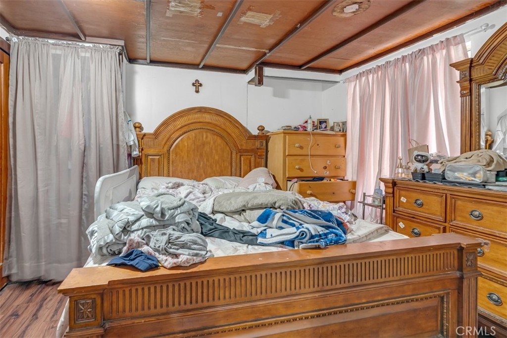 https://media.crmls.org/medias/296cb9f7-4347-43d2-b649-34dbaf8e2ba7.jpg?preset=X-Large