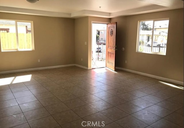 Detail Gallery Image 2 of 8 For 1663 E 85th St, Los Angeles,  CA 90001 - 4 Beds | 2 Baths