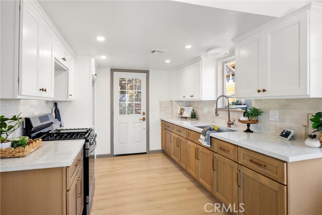 Detail Gallery Image 10 of 44 For 1113 N Grass Valley, Lake Arrowhead,  CA 92352 - 4 Beds | 2 Baths