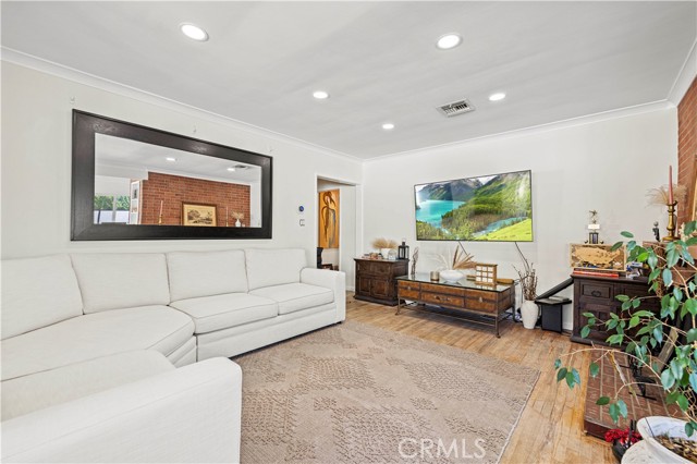 Detail Gallery Image 13 of 14 For 18229 Strathern St, Reseda,  CA 91335 - 3 Beds | 2 Baths