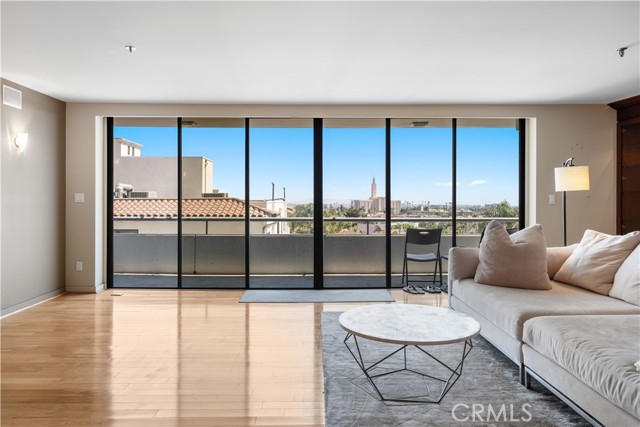 10660 Wilshire Boulevard, Los Angeles CA: https://media.crmls.org/medias/296f70c3-fe7d-4d44-9d00-cc308235ba34.jpg