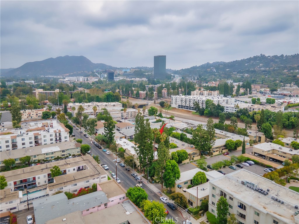 https://media.crmls.org/medias/29702bfd-a450-4ab6-a4cb-cc97bc28bc7a.jpg?preset=X-Large