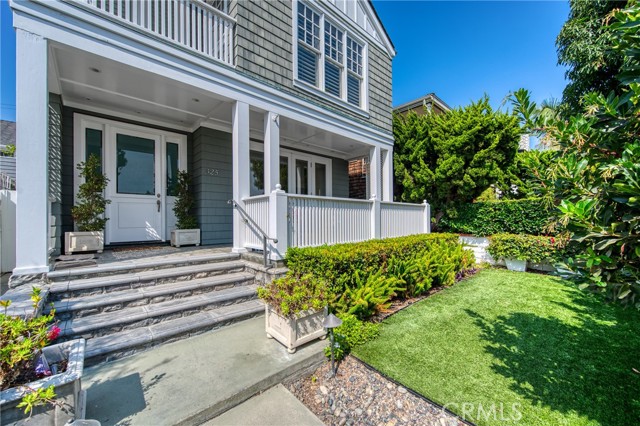 Detail Gallery Image 2 of 22 For 325 Poppy Ave, Corona Del Mar,  CA 92625 - 3 Beds | 2/1 Baths