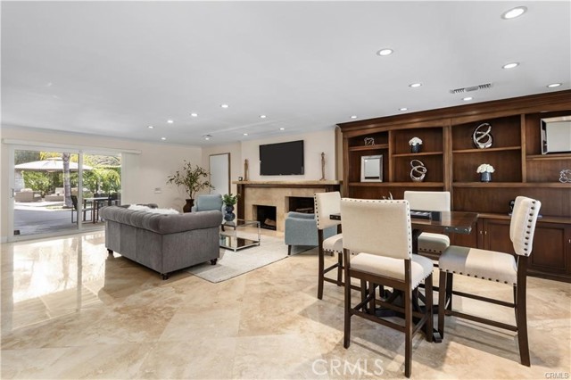 Detail Gallery Image 16 of 47 For 5869 Eilat Pl, Woodland Hills,  CA 91367 - 6 Beds | 3/1 Baths