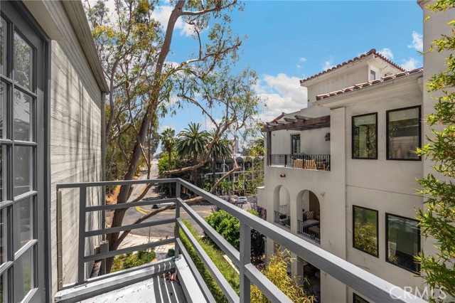11601 Montana Avenue, Los Angeles CA: https://media.crmls.org/medias/297150ab-3cf4-4a31-9cb7-9dd6cfe894bd.jpg