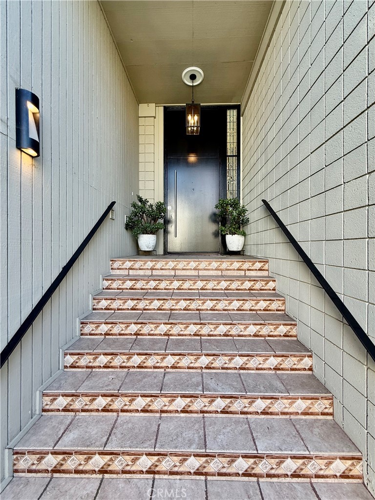 https://media.crmls.org/medias/2971aa6d-17ab-436c-bc87-63f83dd8de48.jpg?preset=X-Large
