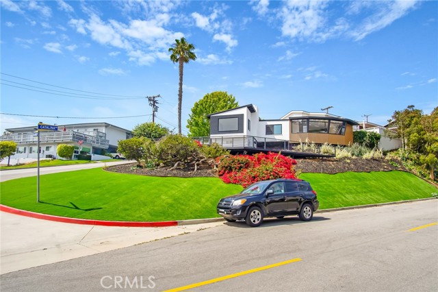 Detail Gallery Image 22 of 28 For 300 Holmwood Dr, Newport Beach,  CA 92663 - 3 Beds | 2 Baths
