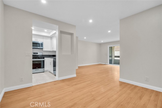 600 W 3rd Street, Santa Ana CA: https://media.crmls.org/medias/29734c41-6799-40e3-83e8-72d9cf97174b.jpg