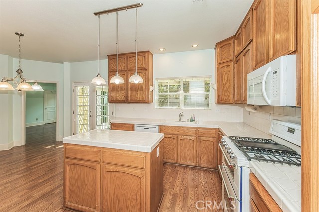 Detail Gallery Image 14 of 52 For 1094 E Monticello Cir, Fresno,  CA 93720 - 4 Beds | 2 Baths