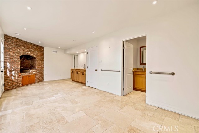 Detail Gallery Image 29 of 59 For 89 Rivo Alto Canal, Long Beach,  CA 90803 - 5 Beds | 3/1 Baths