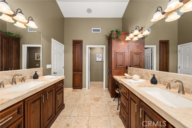 2465 Via Oeste Drive, Fallbrook CA: https://media.crmls.org/medias/297595a3-b33c-4d60-b48e-4961a1d5b410.jpg