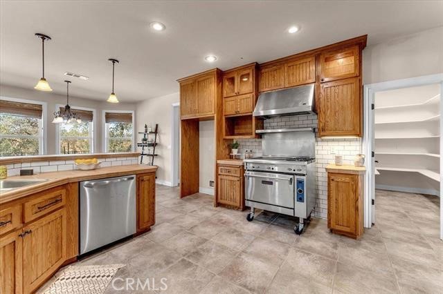 Detail Gallery Image 10 of 73 For 15125 N Kobbuntie Ct, Red Bluff,  CA 96080 - 5 Beds | 3/1 Baths