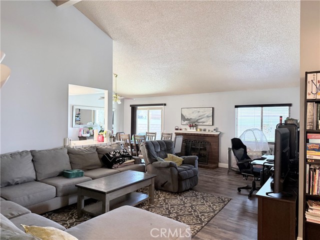 Detail Gallery Image 3 of 31 For 13839 Topmast Dr, Helendale,  CA 92342 - 3 Beds | 2 Baths