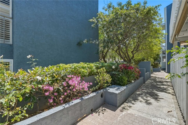 Detail Gallery Image 6 of 54 For 17711 Margate St #103,  Encino,  CA 91316 - 2 Beds | 1/1 Baths