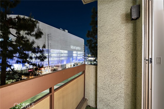 Detail Gallery Image 16 of 30 For 321 S San Vicente Bld #507,  Los Angeles,  CA 90048 - 2 Beds | 2 Baths