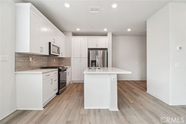 Detail Gallery Image 6 of 22 For 1541 Stratus Dr, Pomona,  CA 91768 - 2 Beds | 2/1 Baths