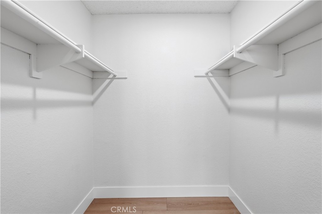 https://media.crmls.org/medias/29783628-5c37-4cb9-a13c-7edacb2719d3.jpg?preset=X-Large
