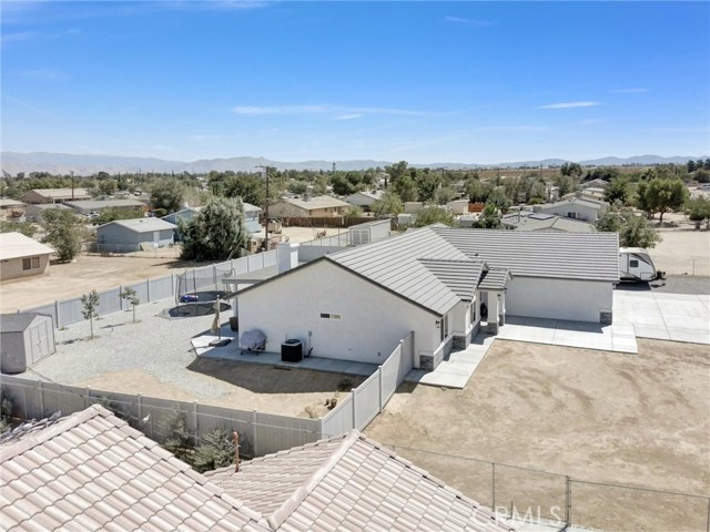 11515 Tamarisk Avenue, Hesperia CA: https://media.crmls.org/medias/2979215c-51d2-45cc-97a1-725dffad5665.jpg