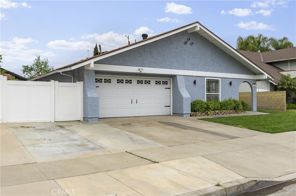 805 W Brentwood Avenue