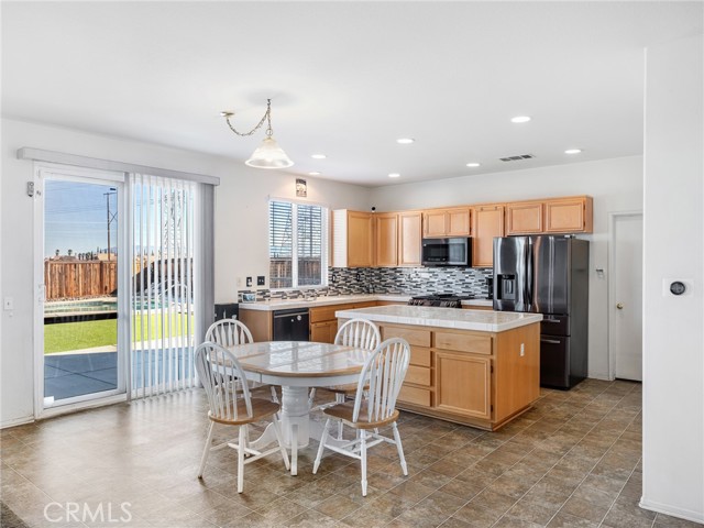 Detail Gallery Image 20 of 42 For 12685 Biscayne, Victorville,  CA 92392 - 5 Beds | 3/1 Baths