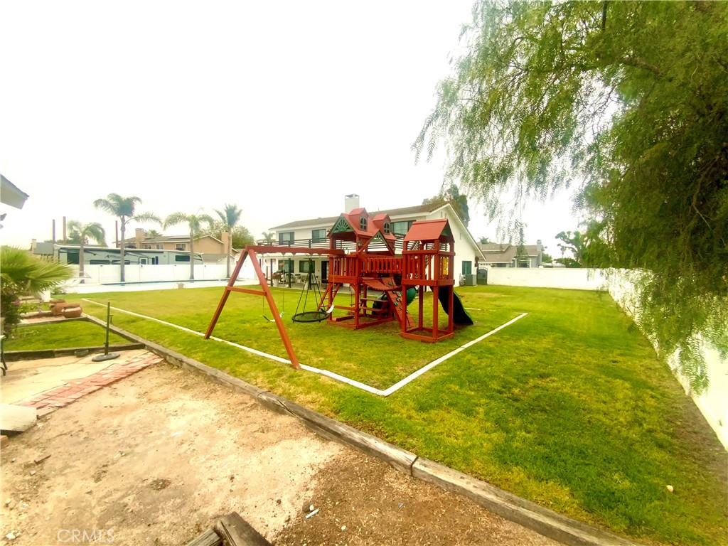 https://media.crmls.org/medias/297a0f2b-d401-4e5c-9ce6-c9d909c53217.jpg?preset=X-Large