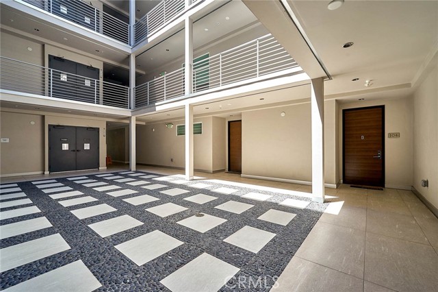 Detail Gallery Image 23 of 23 For 3715 San Marino St #104,  Los Angeles,  CA 90019 - 3 Beds | 2/1 Baths