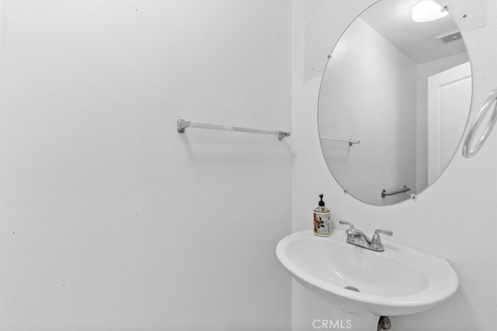 https://media.crmls.org/medias/297b23bd-90bf-44bf-a515-cbd3c69f8ab7.jpg?preset=X-Large