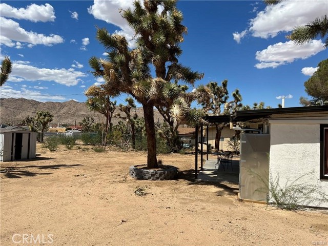 Detail Gallery Image 5 of 5 For 7384 Barberry Ave, Yucca Valley,  CA 92284 - 2 Beds | 1 Baths