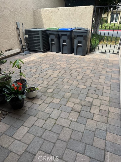 Detail Gallery Image 7 of 28 For 2508 C N Tustin, Santa Ana,  CA 92705 - 3 Beds | 2/1 Baths