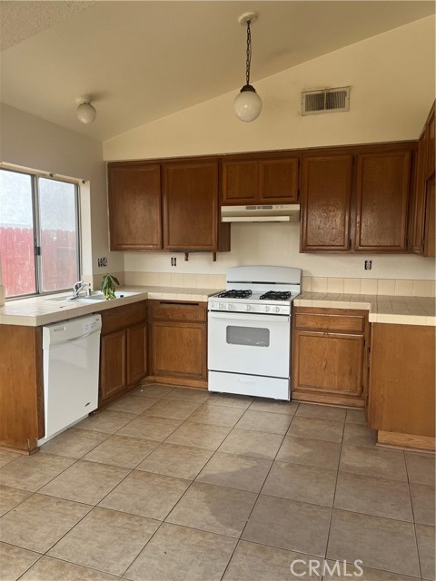 Detail Gallery Image 5 of 13 For 15446 Tiffin Ct, Moreno Valley,  CA 92551 - 2 Beds | 1 Baths