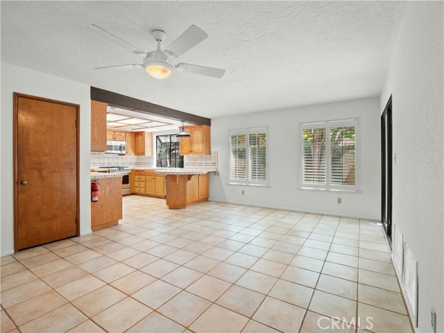 24540 Acorn Court, Newhall CA: https://media.crmls.org/medias/297cb55c-e748-41b3-be33-d29b61663f88.jpg