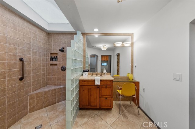 Image 34 of 66 For 2306 Acacia Rd E