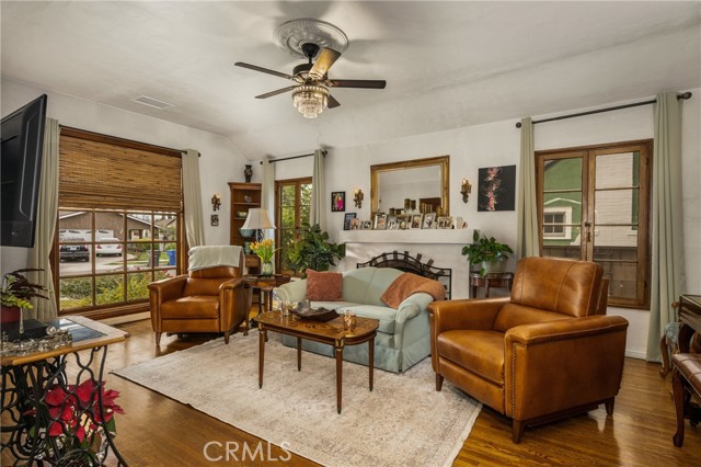 Detail Gallery Image 4 of 36 For 4545 Sunnyside Dr, Riverside,  CA 92506 - 2 Beds | 2 Baths