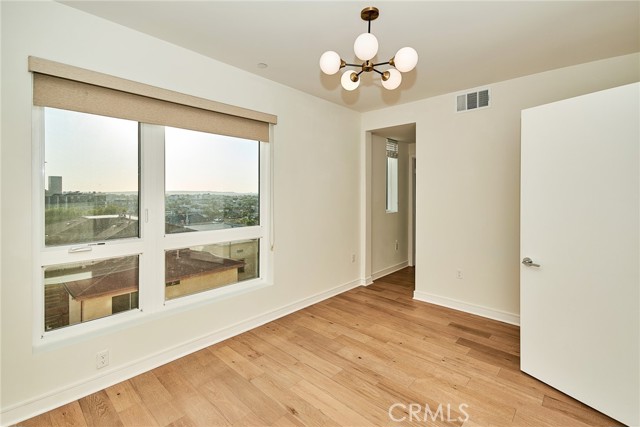 1050 N Joels Place, Los Angeles CA: https://media.crmls.org/medias/297e6a98-bf30-499e-885e-ffcd0112be50.jpg