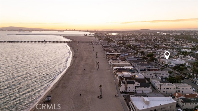 1315 Ocean Avenue, Seal Beach CA: https://media.crmls.org/medias/297ec530-8941-49a9-8500-24d9afa4c897.jpg