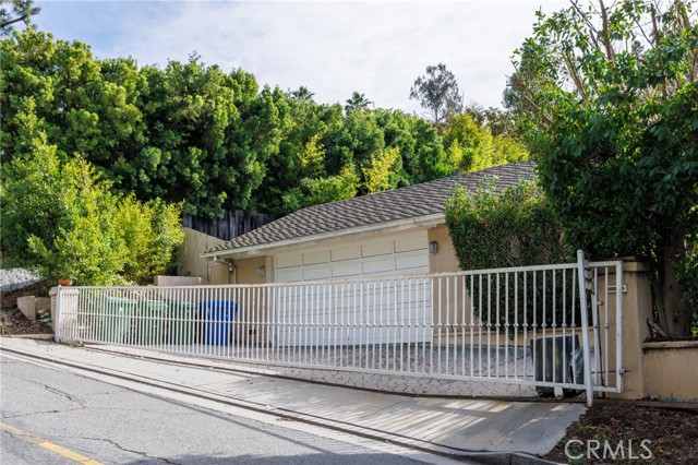 Detail Gallery Image 37 of 38 For 2072 Coldwater Canyon, Beverly Hills,  CA 90210 - 4 Beds | 4/1 Baths