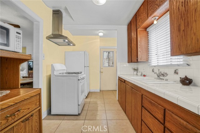531 W Arbutus Street, Compton CA: https://media.crmls.org/medias/297fefbc-8b3e-4d5a-b9f7-ea5e22bb4992.jpg