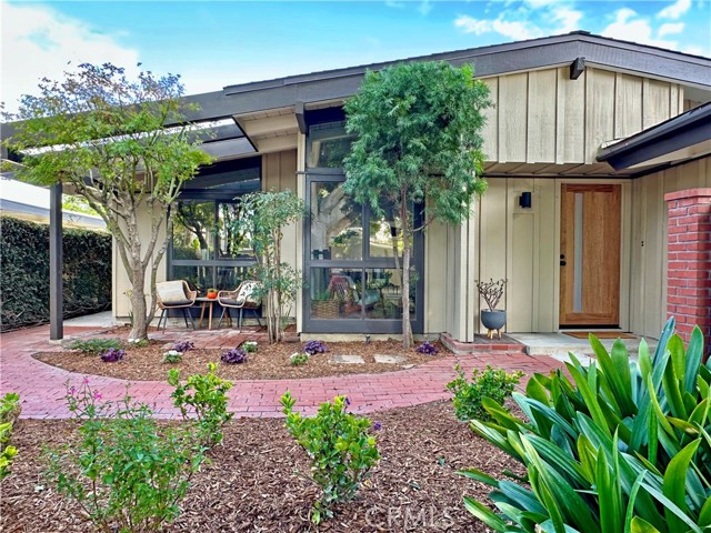 Detail Gallery Image 1 of 34 For 3304 Roxanne Ave, Long Beach,  CA 90808 - 4 Beds | 2 Baths